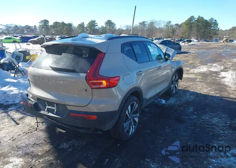 2025 Volvo Xc40 B5 Plus Dark Theme z USA, uszkodzony, nr VIN YV4L12UC5S2455442